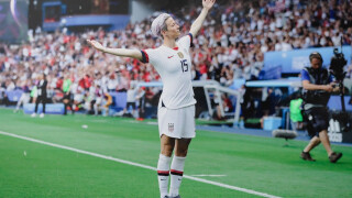 Критики на Тръмп вдъхновиха САЩ за полуфинал на световното за жени