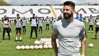 Димитър Илиев остава в 