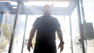 В Израел използват специален тунел за дезинфекция на футболистите (ВИДЕО)