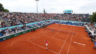 Турнирът на Джокович вбеси света заради многото... публика