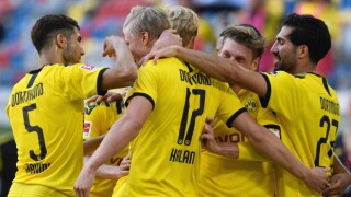 Холанд съхрани надеждите на 