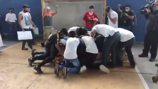 Да вкараш гол от... отвъдното (ВИДЕО)