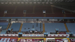 Фенове пред стадиона, фалшиви скандирания и куп емоции: Висшата лига е тук