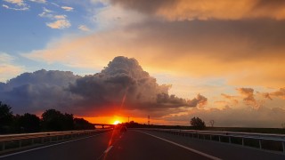 Снимка на деня: Залез край Девня