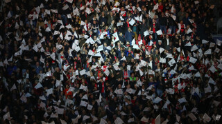 В Нидерландия пускат фенове от септември, но със забрана да пеят