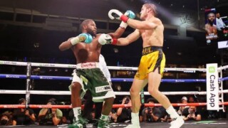 Шоу или фарс? Мейуедър не успя да победи влогъра Пол (ВИДЕО)