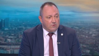 Лекарят на националния отбор: На 5 български стадиона има дефибрилатори