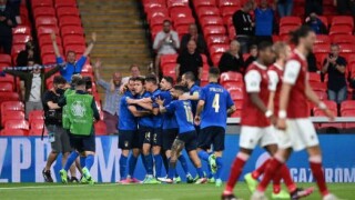 Резерви измъкнаха Италия, 