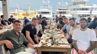 Везенков събра 