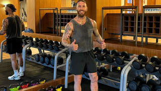 На лодка, в басейн или фитнес - почивката на футболните звезди