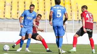 С късен гол на Бари 