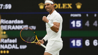 Надал продължава на 