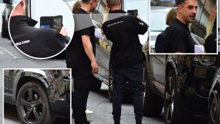 Фен потроши колата на Гари Невил, после му поиска селфи (СНИМКИ)