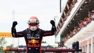 Хвани го, ако можеш: Верстапен изравни великия Сена