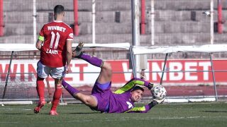 ЦСКА бетонира вратар