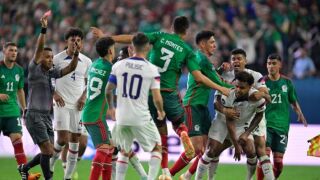 Наказаха четирима след мелето на САЩ - Мексико (ВИДЕО)