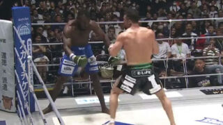 Боксьор изгуби съзнание на ринга (ВИДЕО)