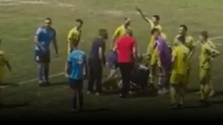 Бой на детски мач! Един футболист е в болница (ВИДЕО)