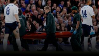 Футболно приключение на Юсеин Болт завърши в... носилка (ВИДЕО)