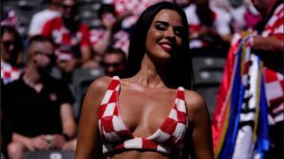 Хубавата Ивана се разголи за нищо