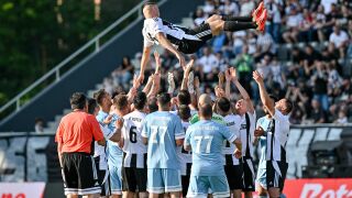 Мартин Камбуров се сбогува с футбола пред 10 000 на 