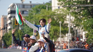 Никола Цолов подкара болид от Формула 1 в сърцето на София