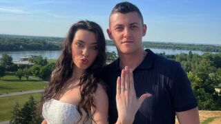 Наш тенисист се сгоди за моделка