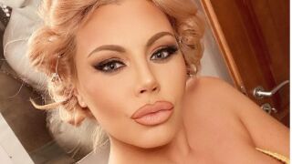 Изкусителна и секси, но преди всичко майка – как Камелия прекарва морската си ваканция