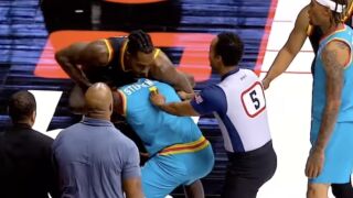 Бивши звезди от НБА се сбиха на шоу турнир (ВИДЕО)