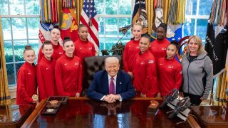 Тръмп приветства героините от Бургас в Белия дом (СНИМКИ)