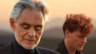 Ще ви се насълзят очите: Дуетът на Андреа Бочели с Яник Синер (ВИДЕО)