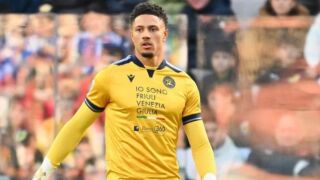 Скандал в Италия: Вратар получава жълт картон, букмейкърите губят 120 000 евро