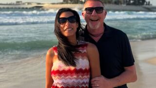 Тенис легенда (57) чака петото си дете от политик (35)