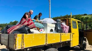 Снимка: След потопа в с. Тича: Дарители от цялата страна помагат, но нуждата от мебели и транспорт остава