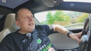 Снимка: 9500 км за доброто: Влогър превърна пътешествието си през 9 страни в благотворителна мисия