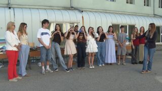 Снимка: „Обичаме те, Ивона!“: Ученици в Сливен се борят за живота на 16-годишно момиче с фатално заболяване