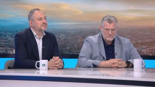 Снимка: Проф. Момеков: Елвис Пресли е позволил да бъде заснет как го ваксинират. Тогавашният инфлуенсър е искал да бъде полезен