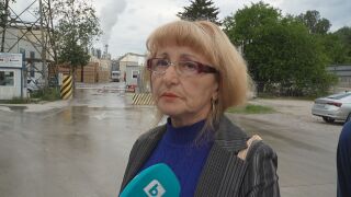 Снимка: "Виждахме тъмен пушек, който се стелеше над града": Над 100 сигнала за мръсен въздух след пускането на линия в завод във Велико Търново