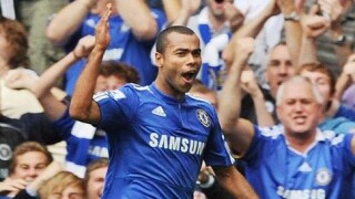 Ограбиха бижутата на Ашли Коул. Крадците го завързали за стол