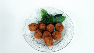 Картофени крокети с млечен сос