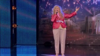 Три различни изпълнения от Николай Петров, Божанка Илчева и Фолклорна формация 