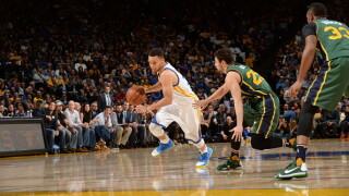 Голдън Стейт с безпроблемен успех над Юта за победа № 57 (ВИДЕО)