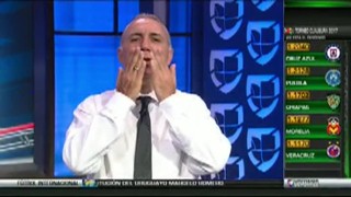 Христо Стоичков прати 6 целувки на 