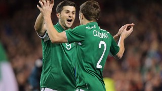 Шейн Лонг утешавал контузения Коулман с... техника за бременни