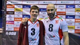 Баща и син Тетюхин играха рамо до рамо в официална среща (ВИДЕО)