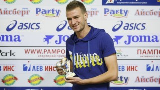 Венци Христов подписа с 