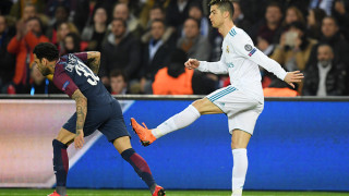 Дани Алвес отрече: Не съм си бърсал носа в Роналдо! (ВИДЕО)