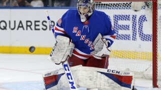 Българският вратар в НХЛ спаси 6 дузпи за победа на 