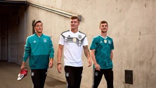 Ретро екипи радват феновете на Мондиал 2018 (ГАЛЕРИЯ)