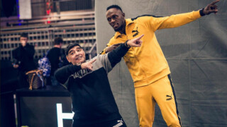 Марадона учи Болт на футбол (ВИДЕО)